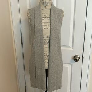 Women’s Ann Taylor long vest sweater with pockets
